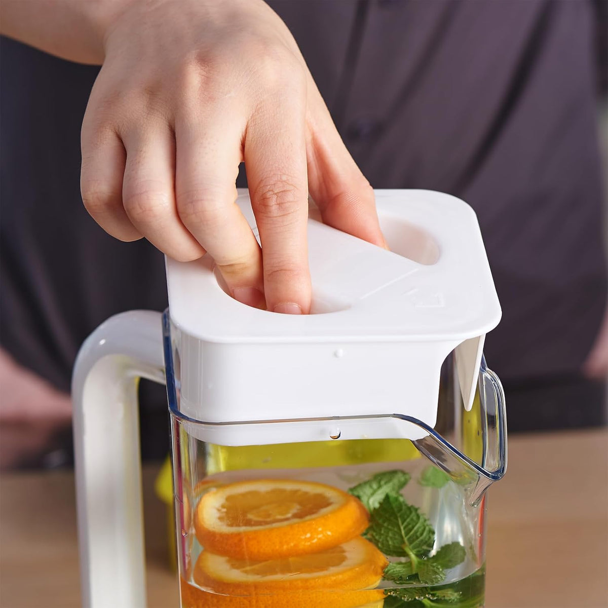 CURTA 2 Pack Plastic Pitcher with Lid, 2L Heavy-Duty Shatterproof Pitchers Clear Water Pitcher with Handle for Lemonade, Coffee,Iced Tea, Milk, Juice, Beverages