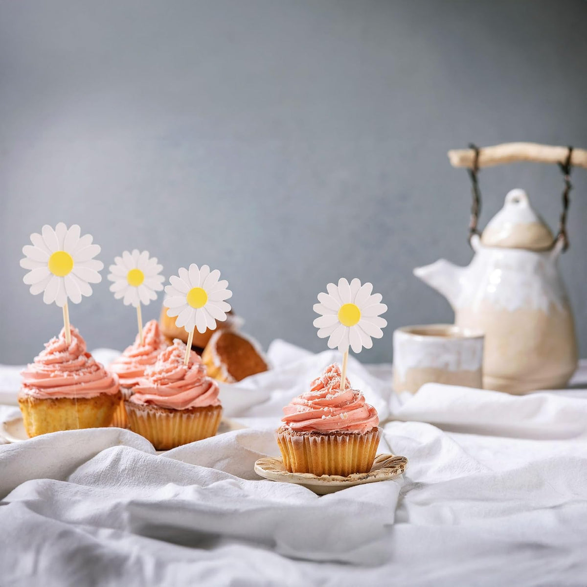 24Pcs Daisy Cupcake Toppers Flower Cake Topper Decorations Daisy Cake Decorations Chrysanthemum Cupcake Toppers Spring Daisy Flower Cake Picks for Birthday Wedding Supplies White