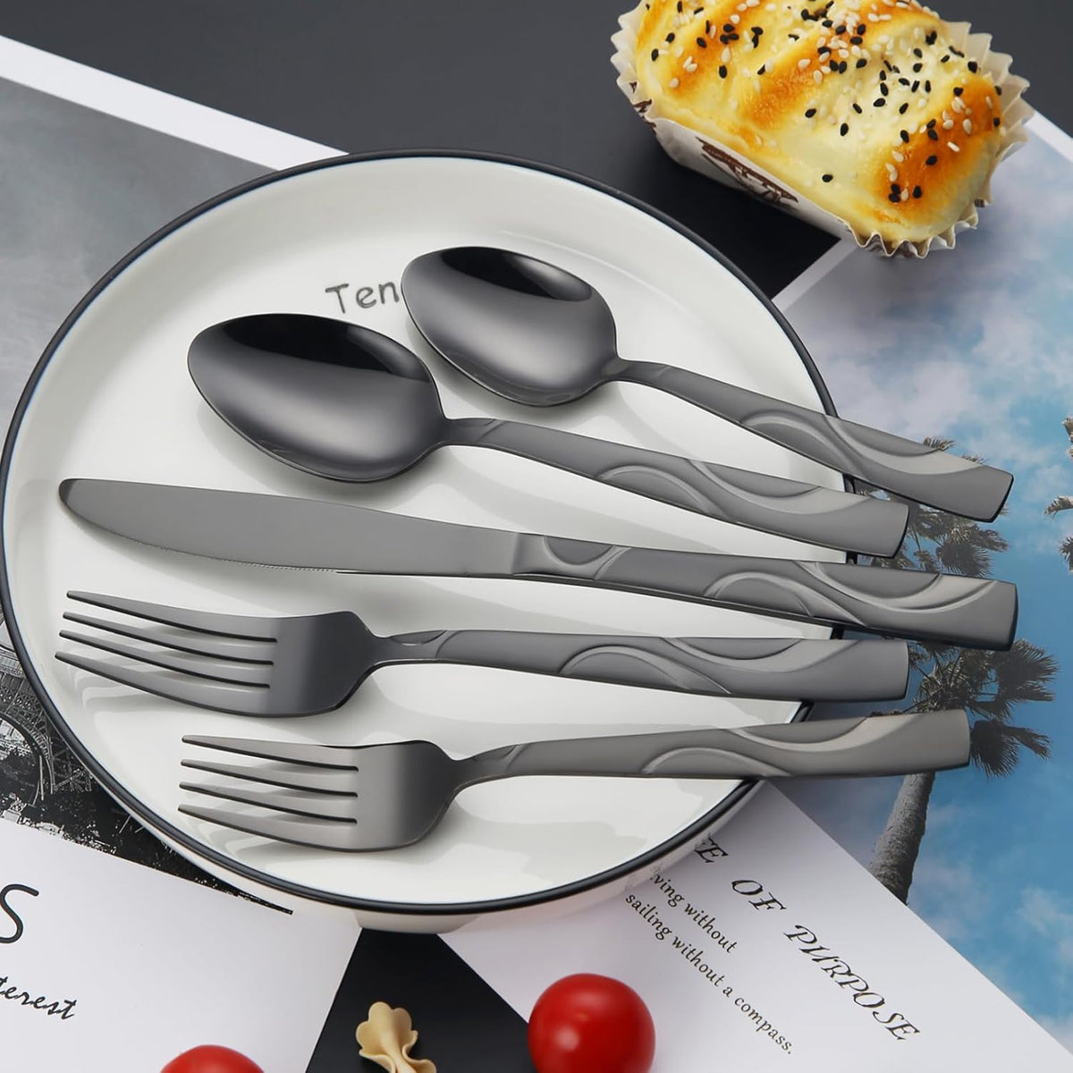 Black Silverware Set, 30 Pieces Stainless Steel Flatware Utensils, Cutlery Set Service for 6 Including Fork Spoon and Knife, Dishwasher Safe