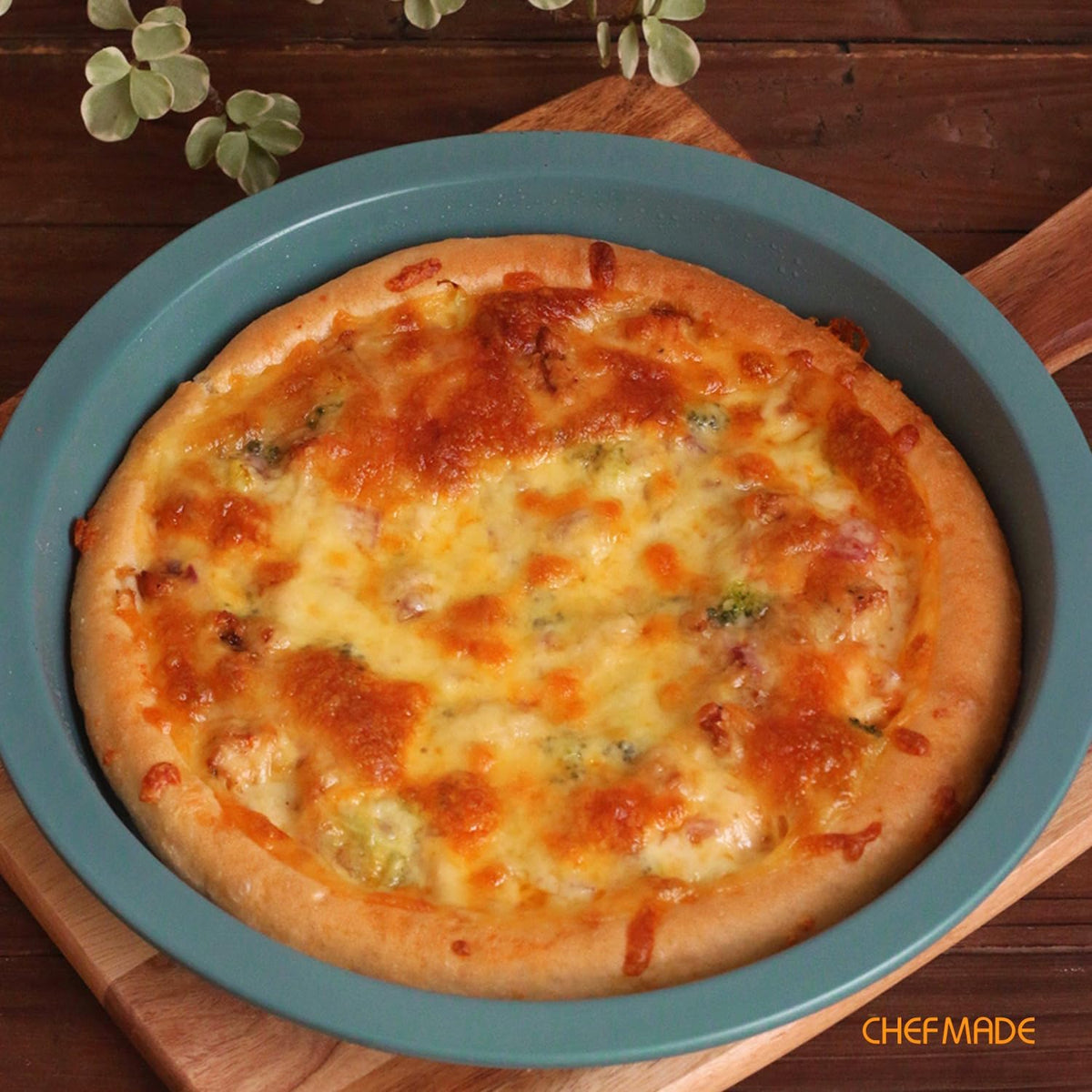 CHEFMADE Round Cake Pan, 9-Inch Non-Stick Pizza Pan and Pie Bakeware for Oven Baking (Green)