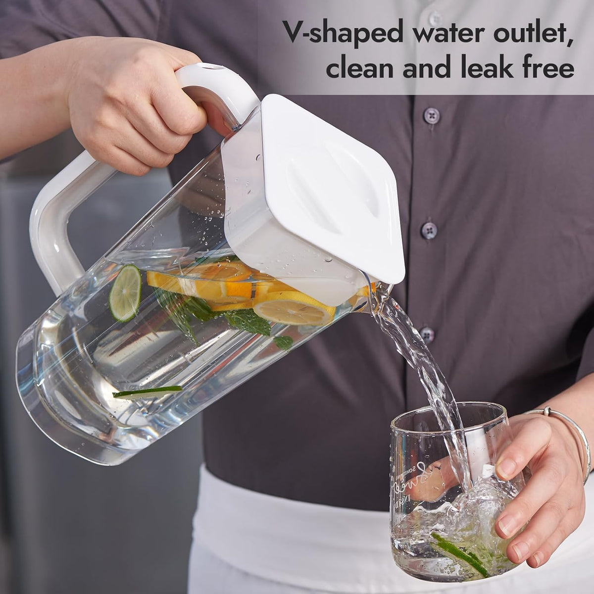 CURTA 1 Pack 2 Liters/68 oz Plastic Square Pitcher with Lid & Handle for Kitchen,ICED JUICE and Coffee Carafe Beverage Serveware, Acrylic Water Jug for Hot/Cold Drinks&lemonade