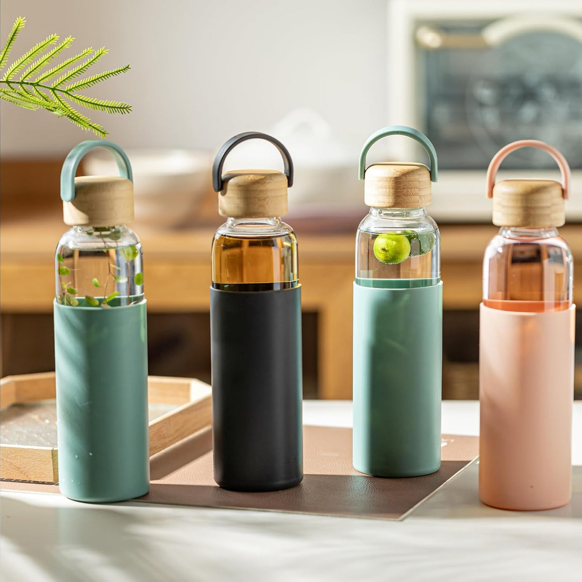 21oz Borosilicate Glass Water Bottles with Silicone Non-Slip Sleeve & Leak-Proof Lid-Reusable Drink Bottle for Office,Travel,Gym,Hiking-BPA Free,Ideal Gift for Home,Car &Fitness (Black)