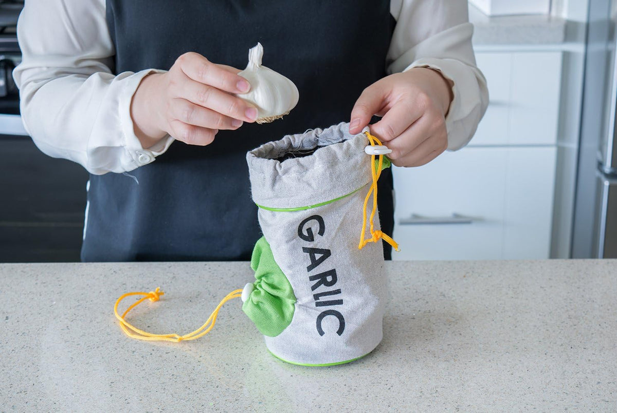 Evriholder Fresh Fare Garlic Keeper, Double Drawstring Feature Protects from Light and Delays Spoilage Sprout-Free Vegetable Storage Bag, 12 Head Capacity