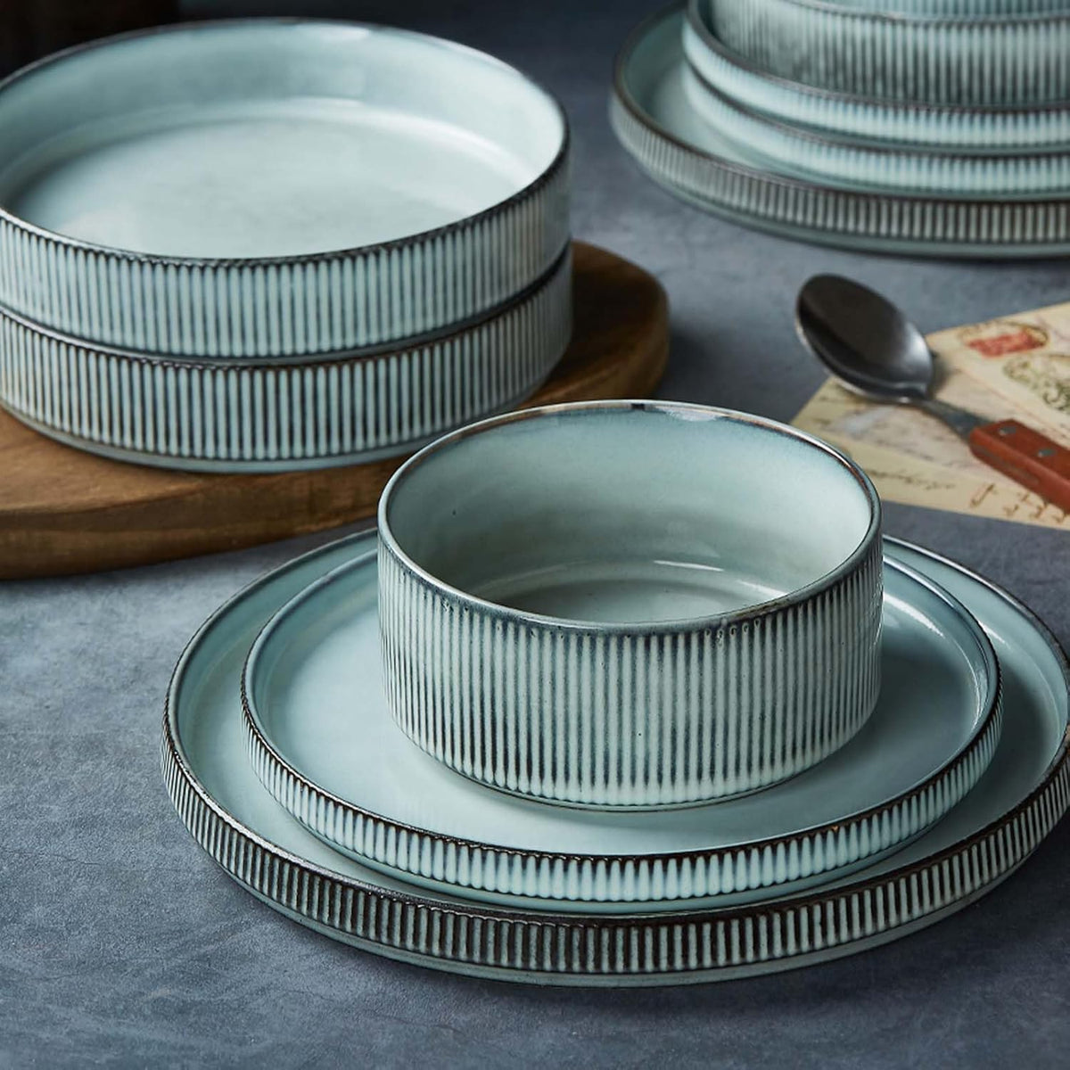 Famiware Star Dinnerware Sets, Plates and Bowls Set for 4, 12 Pieces Ribbed Dishes - Chip and Scratch Resistant, Microwave and Dishwasher Safe Tableware, Smoky Blue