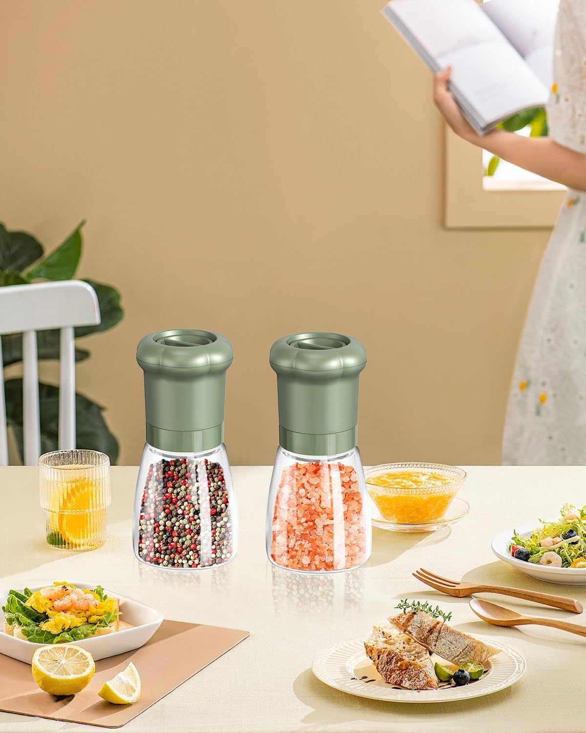 CIRCLE JOY Manual Salt and Pepper Grinder Set For Professional Chef, Refillable Salt and Pepper Shakers with Ceramic Blades, Adjustable Coarseness and BPA-free 180ml Glass Container, Short Green