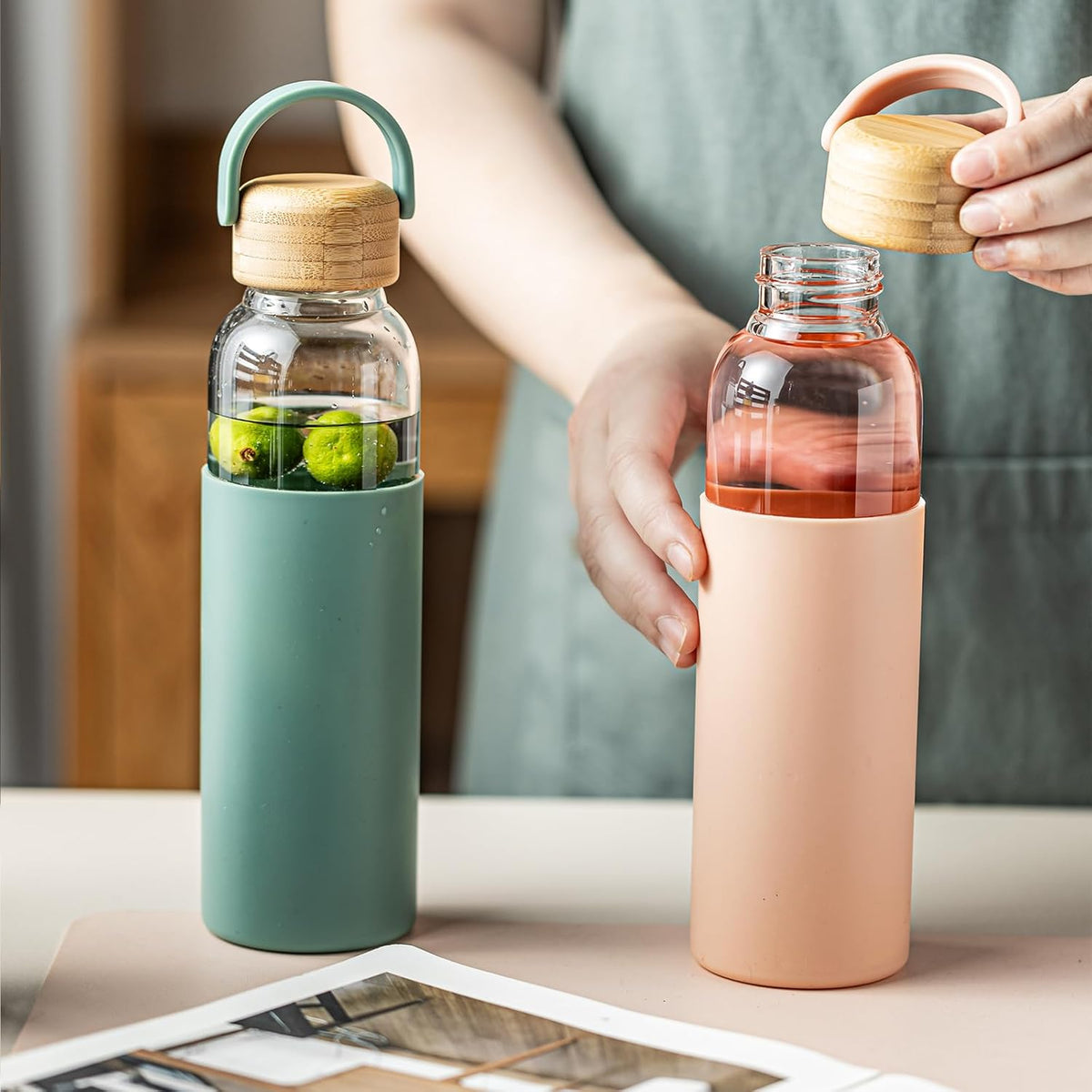 21oz Borosilicate Glass Water Bottles with Silicone Non-Slip Sleeve & Leak-Proof Lid-Reusable Drink Bottle for Office,Travel,Gym,Hiking-BPA Free,Ideal Gift for Home,Car &Fitness (Black)