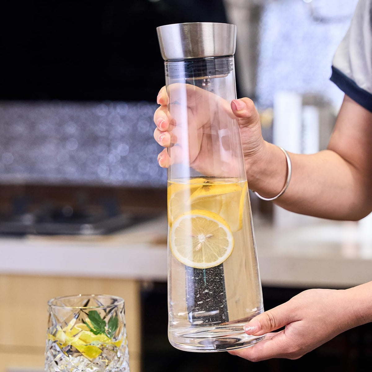 Glass Water Carafe with Lid,1200ml Glass Juice Pitcher with Stainless Steel Gravity Lid,Clear Water Pitcher for Ice Tea, Lemonade, Coffee,Juice Beverage,40 oz