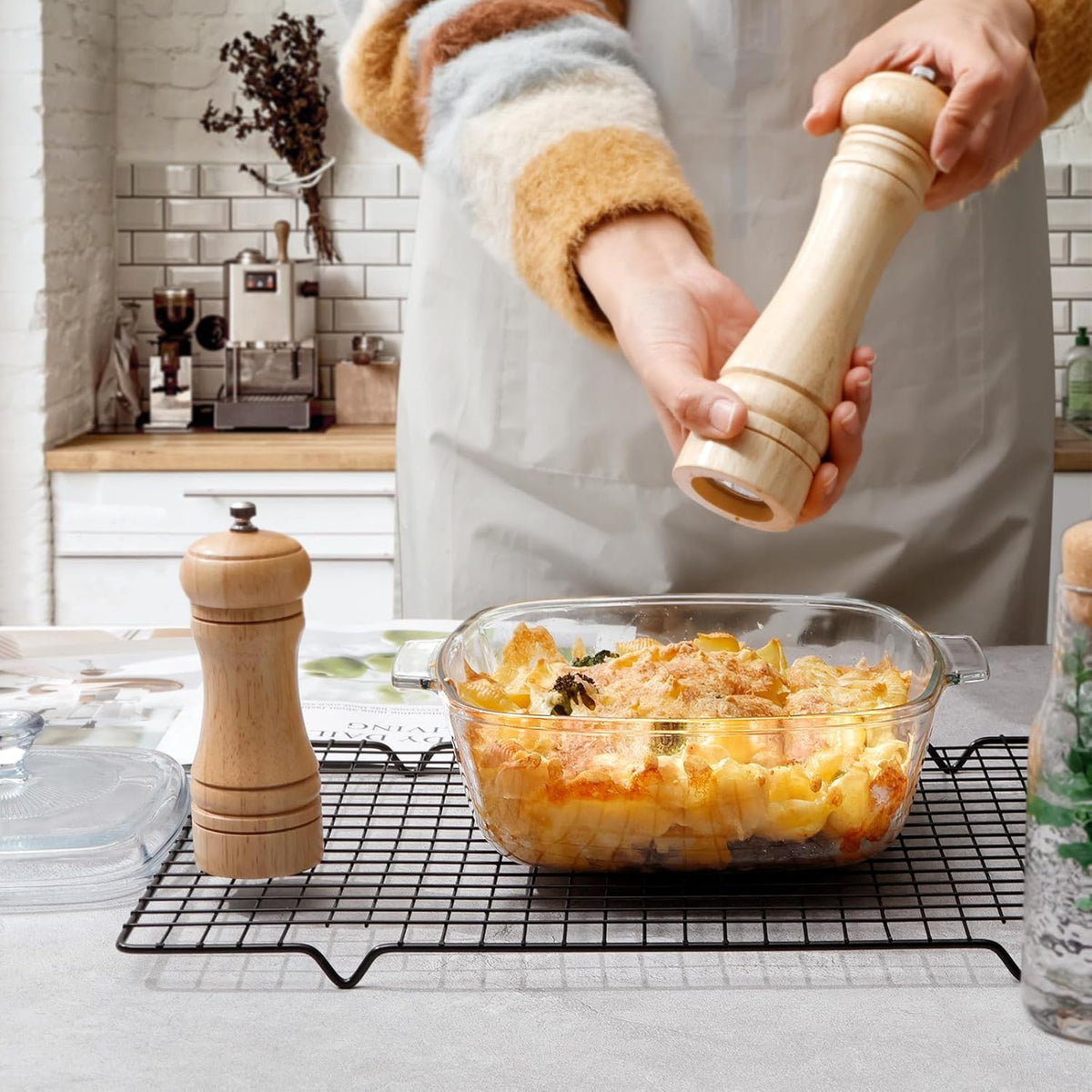 NUTRIUPS Small Square Casserole Dish with Lid Oven Safe Covered Glass Casserole Dish 7.8 Inches Glass Microwave Bowls With Lids Microwavable Cookware (Small-1.5L)