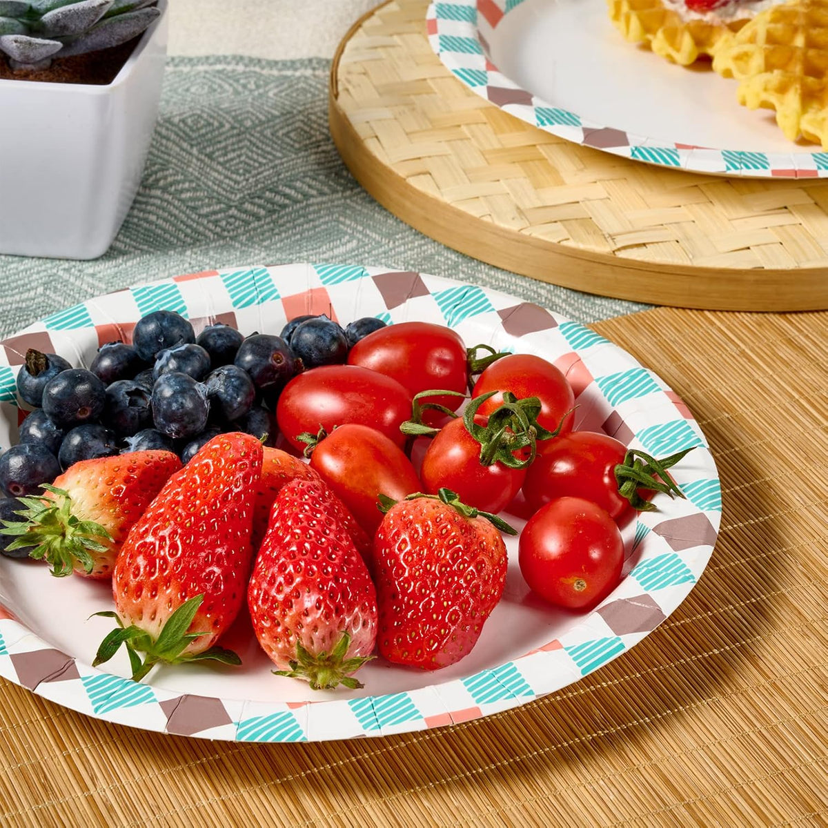 FOCUSLINE 10 inch Paper Plates, Disposable Paper Plates 10 inch Bulk 160 Count, Soak-Proof & Cut-Proof Bulk Plate for Parties, Picnic and Family Gatherings.