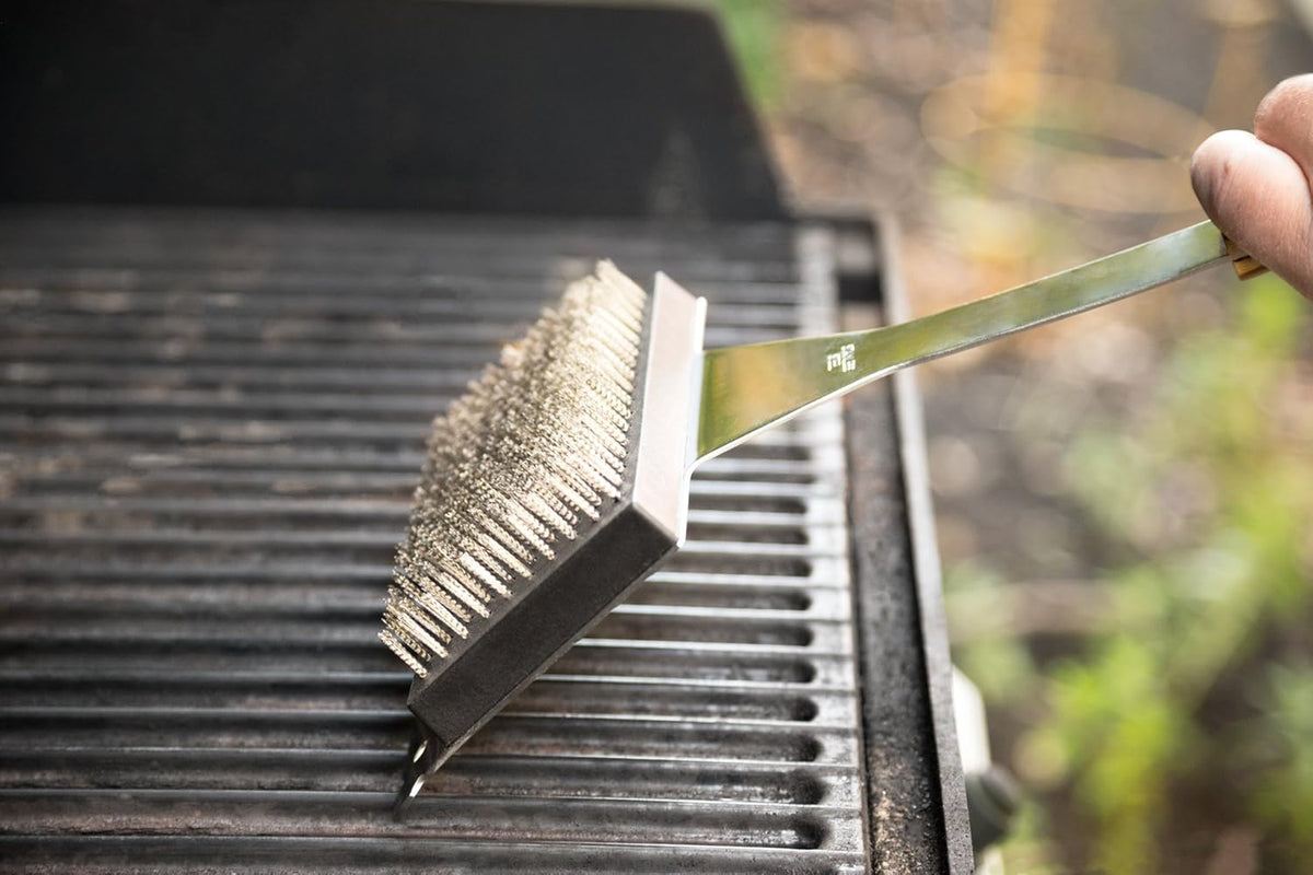 Outset QVG40 Verde Collection Grill Brush with Replaceable Bristles and Scraper