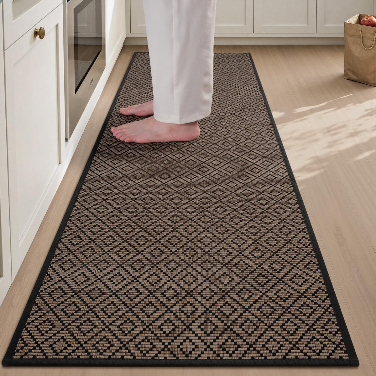 PADOOR Kitchen Runner, Rubber Backed Kitchen Runner Rugs Non Skid Washable, Super Absorbent Kitchen Mats for Floor Front of Sink, 20"x47" Black
