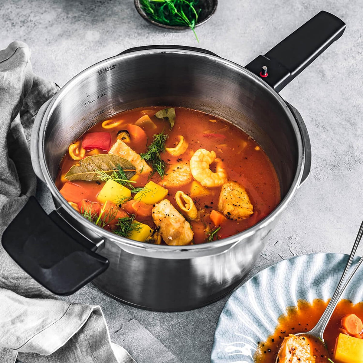 Fissler Vitaquick Premium 2 Piece Set, 2.6 Quart Pressure Skillet and 4.8 Quart Pressure Cooker