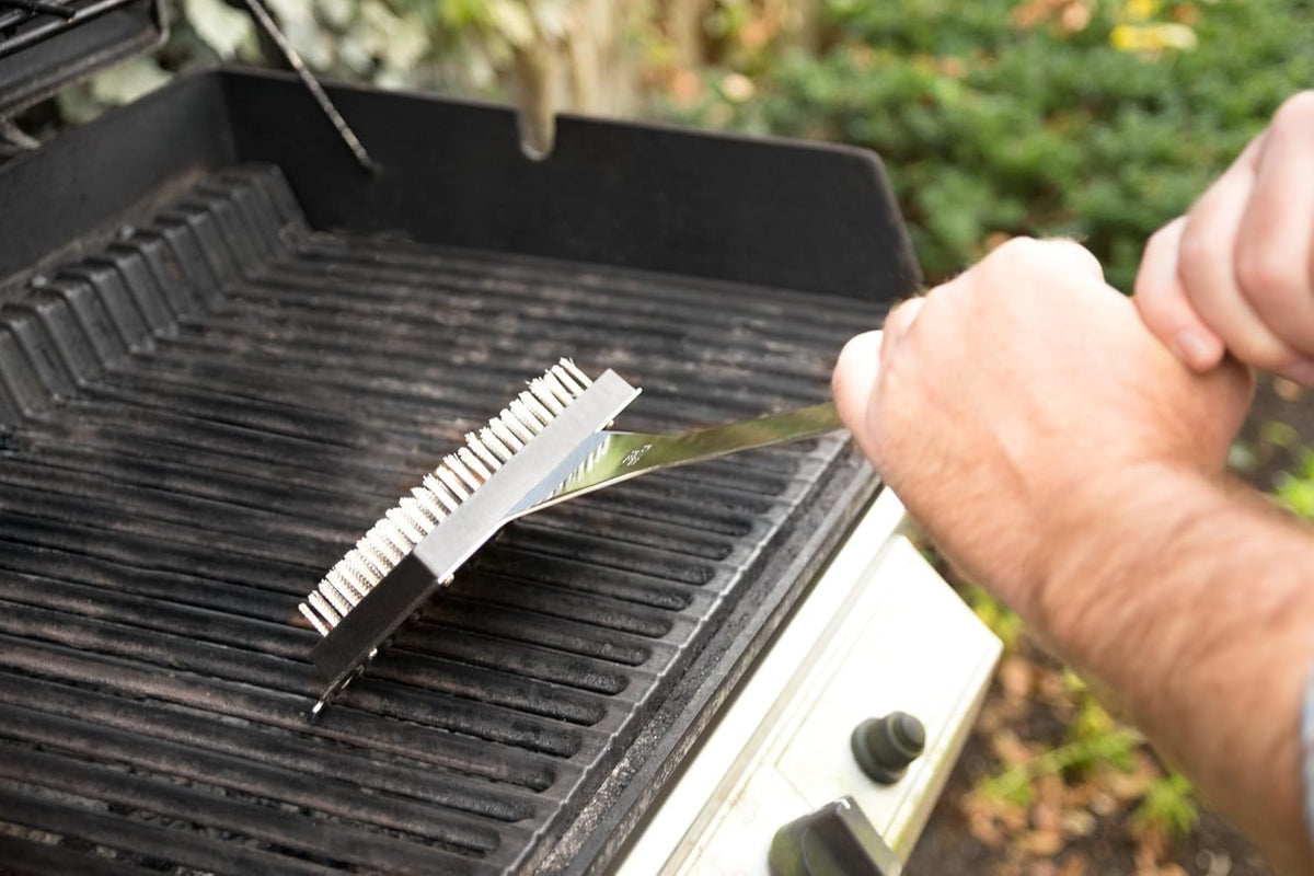 Outset QVG40 Verde Collection Grill Brush with Replaceable Bristles and Scraper