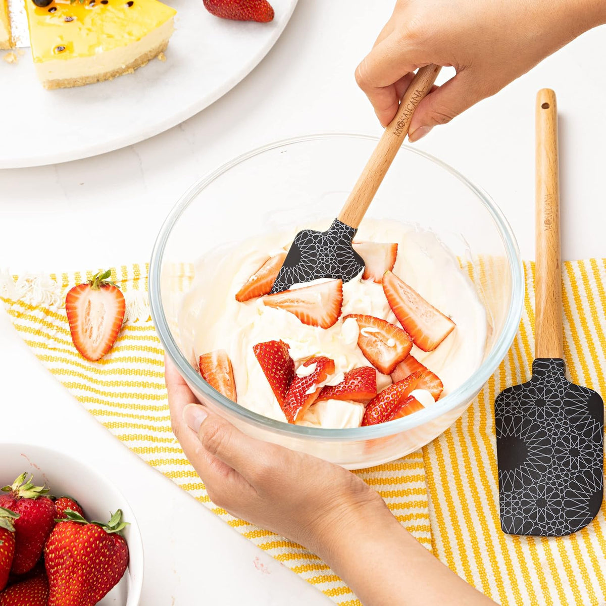 Silicone Spatula set of 2 with wooden handle and stunning pattern (Black)